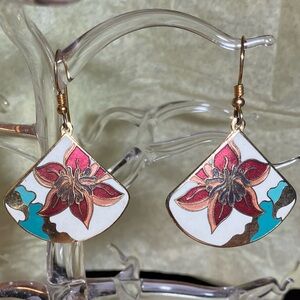Vintage cloisonné pink/coral/purple floral tear drop dangle earrings - gold tone